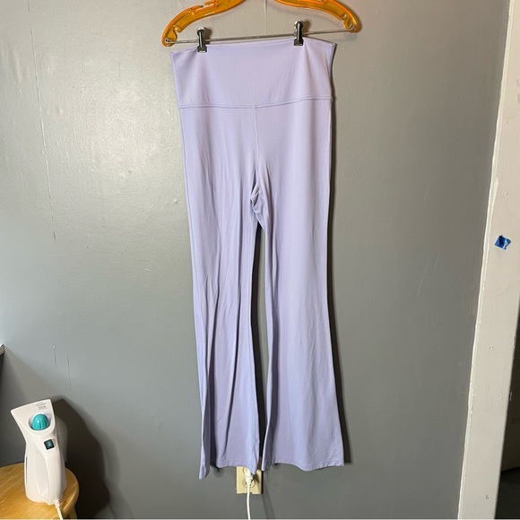 All in Motion lavender flare yoga pants women’s size large - Picture 1 of 8